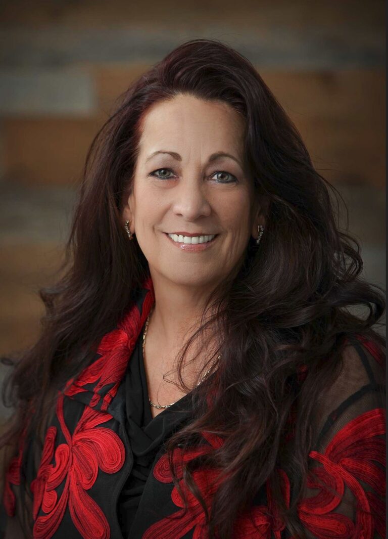 Marnie Applegate Headshot 768x1066